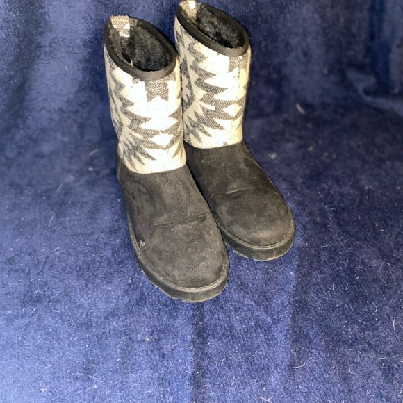 Shoes - Black and Gray Patterned Women's Winter Boots